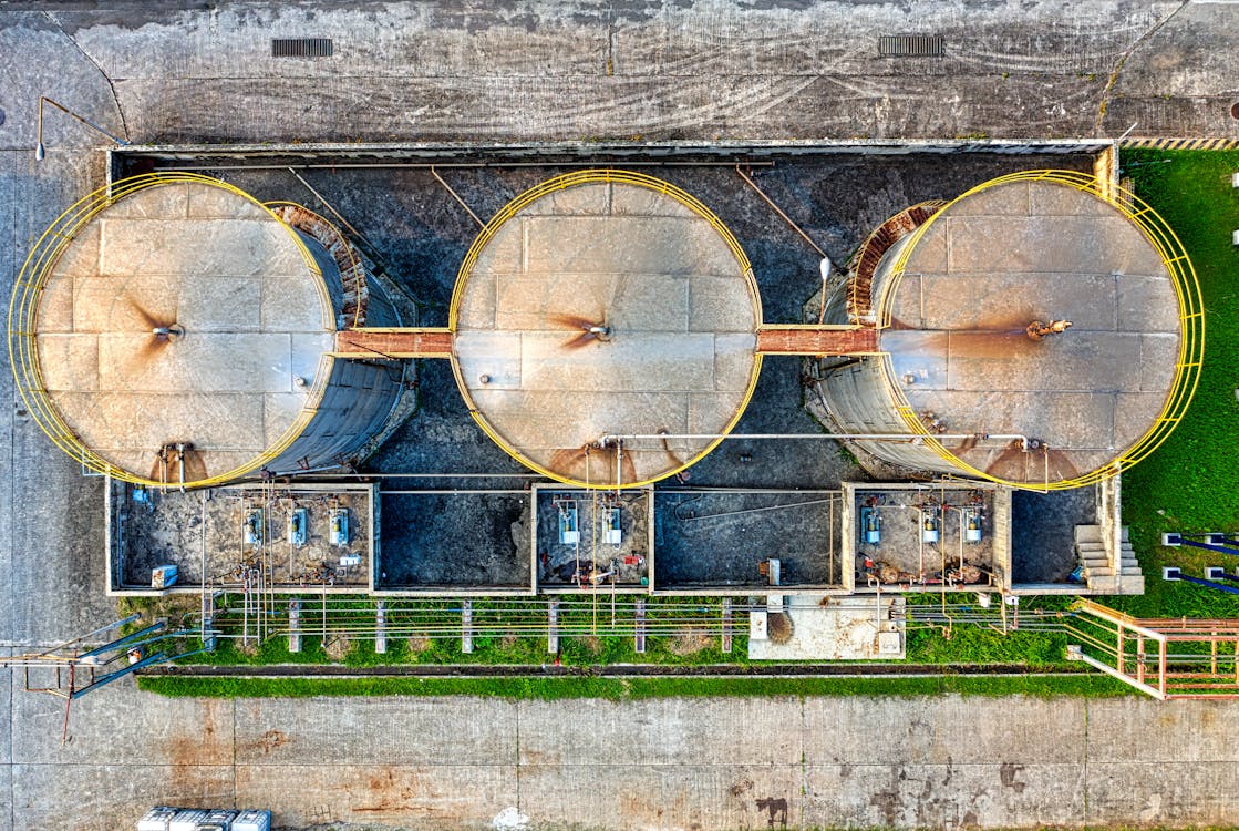 Aerial view of the world's largest liquid-air energy storage plant with rows of white tanks in China's Gobi Desert.
