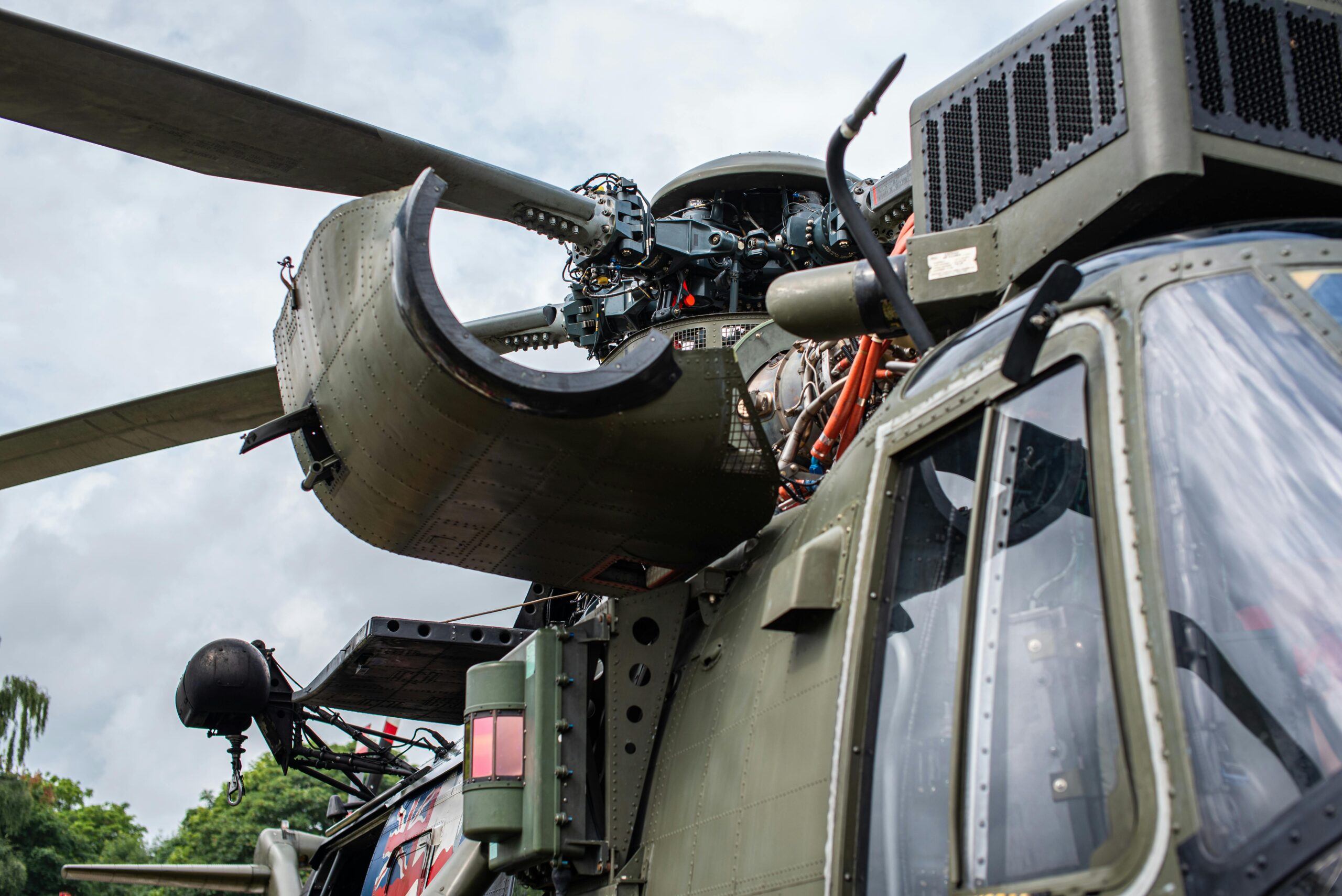 A helicopter rotor hub with four blades, covered in sensor cabling, during a wind tunnel test for the DLR-led active twist rotor project.