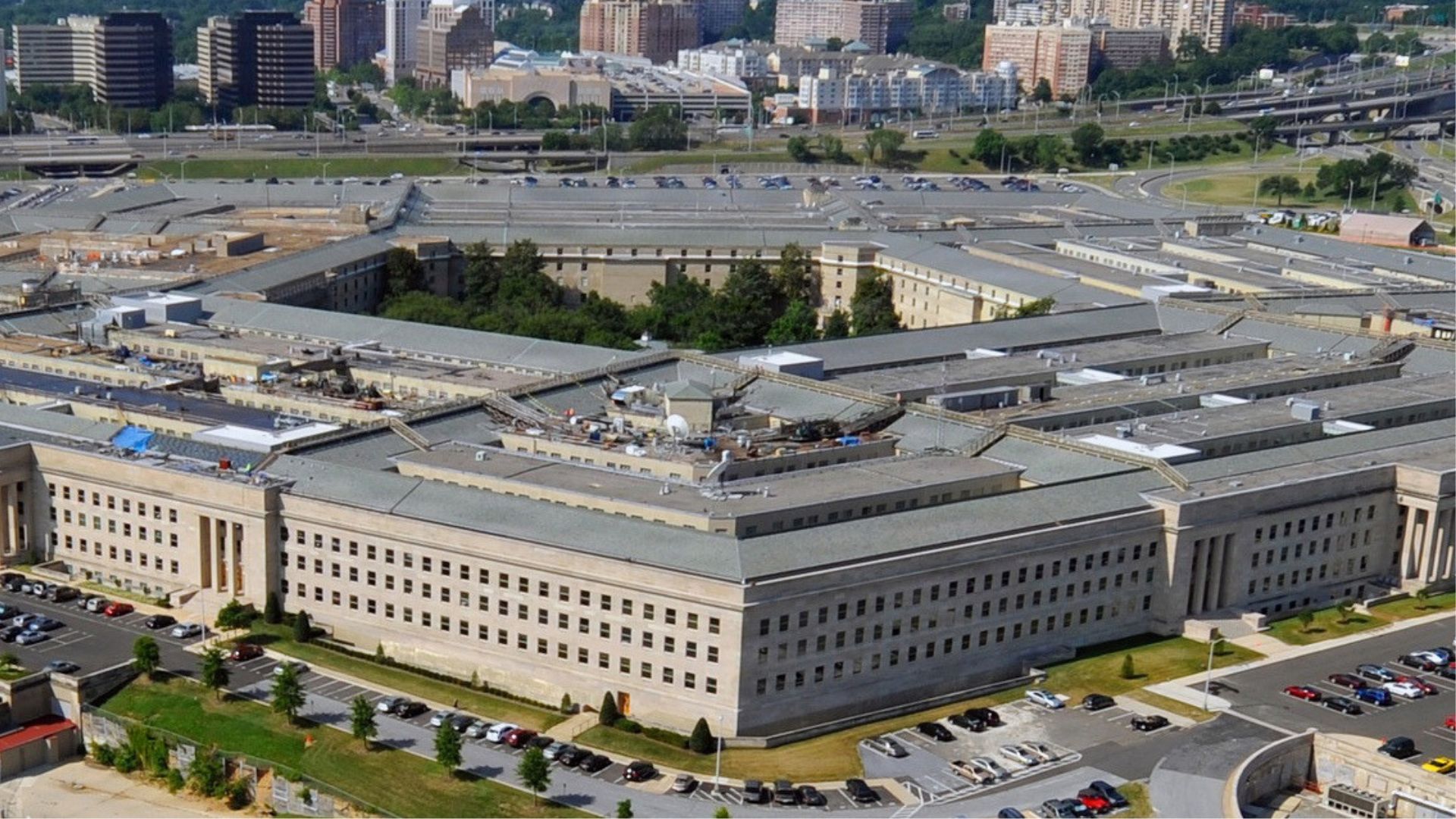 Democratic senators ask the Pentagon to probe SpaceX over claims Chinese-linked investors