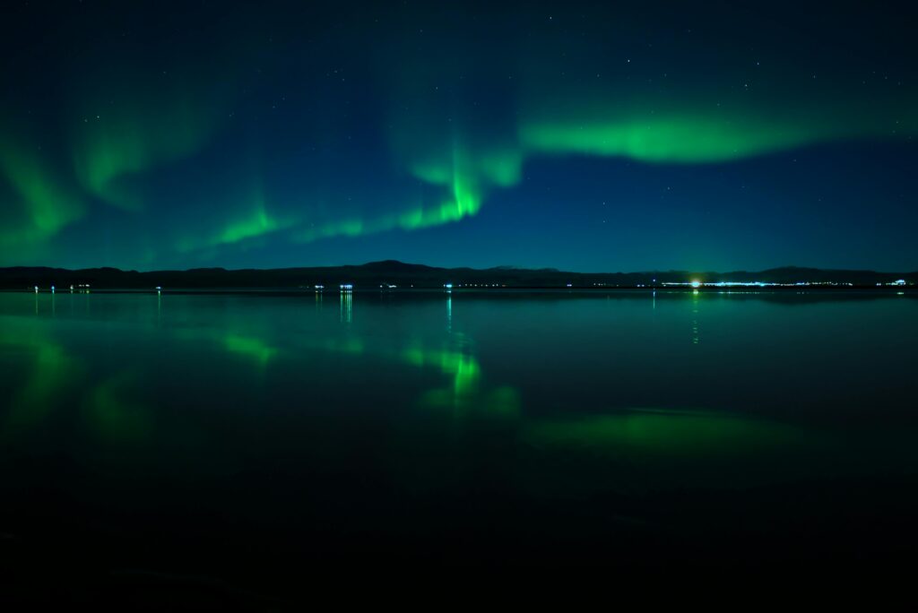 Illustration of Alfvén waves energizing Earth's magnetosphere, based on HKU and UCLA aurora research.