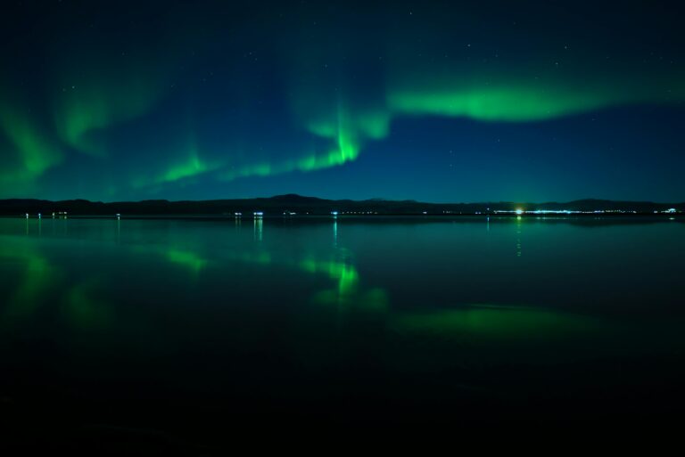 Illustration of Alfvén waves energizing Earth's magnetosphere, based on HKU and UCLA aurora research.