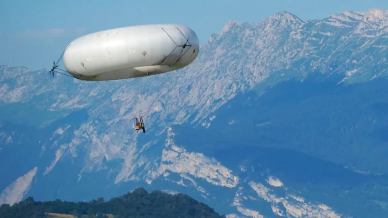 doughnut-shaped airship