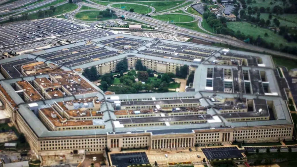 Pentagon explores outsourcing warship design