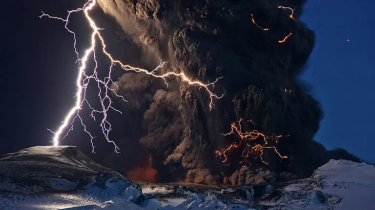 carbon-coated ash particles volcanic lightning