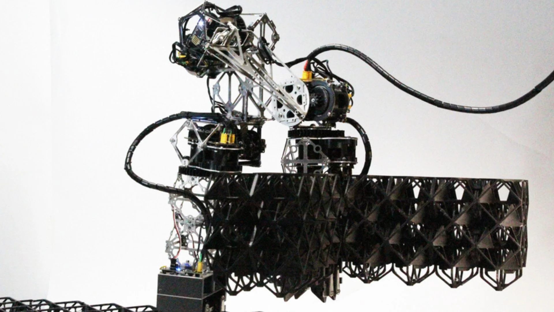 Robotically assembled building blocks