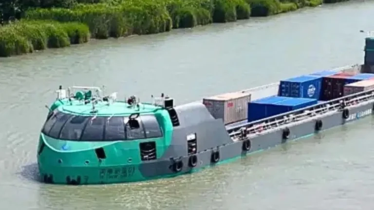 Battery-Swapping Cargo Ship Cuts Marine Recharge Delays