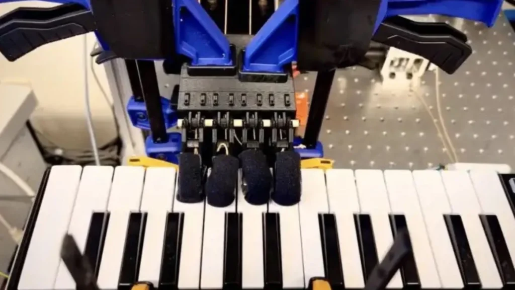 USC's Robotic Hand Learns Piano in Two Minutes Without Any Programming