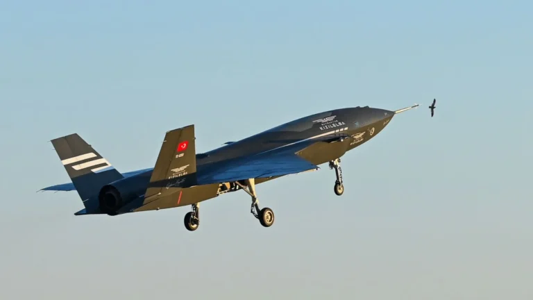 Kizilelma UCAV with an M-346 jet