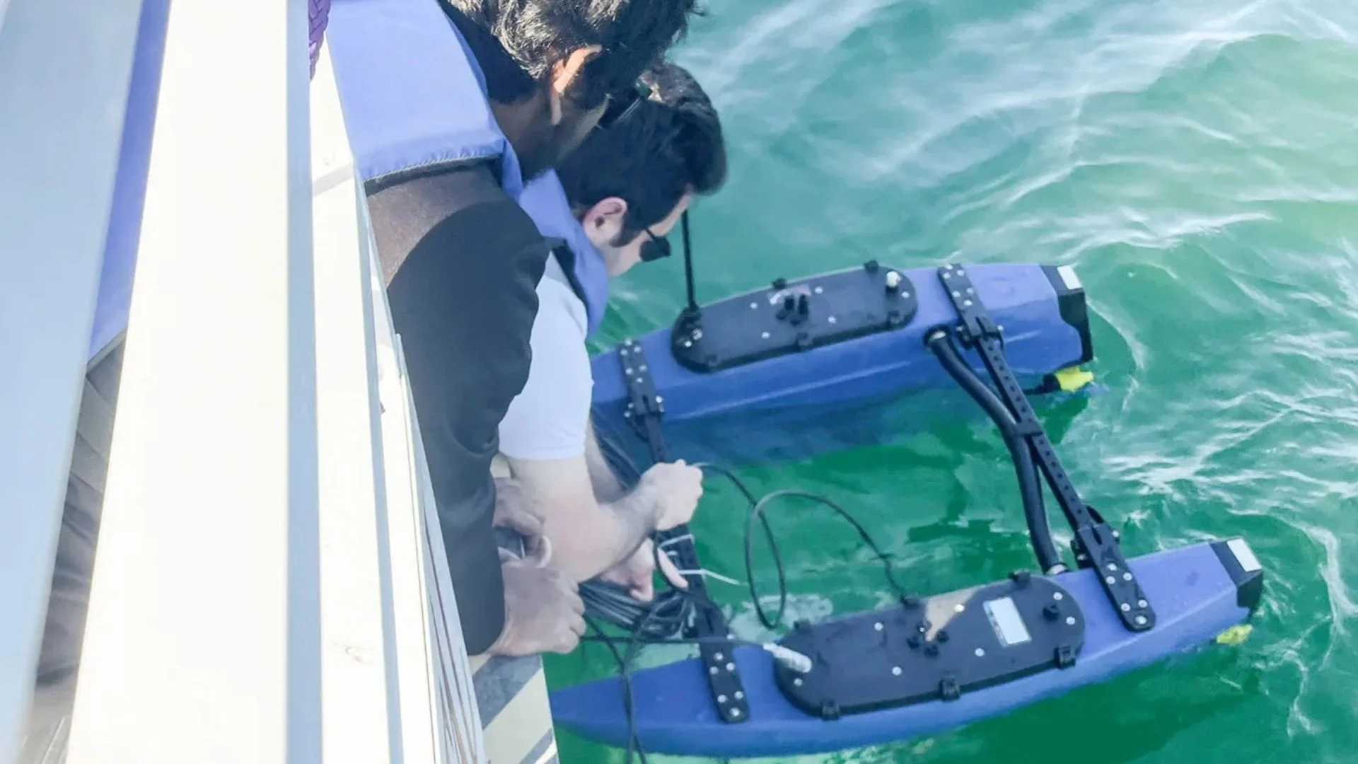 BlueME System Enables Underwater Robots to Communicate