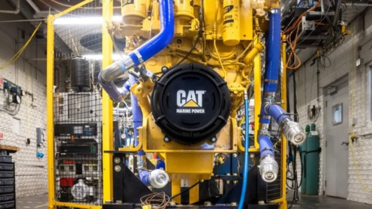 ORNL and Caterpillar develop a dual-fuel system that enables marine engines