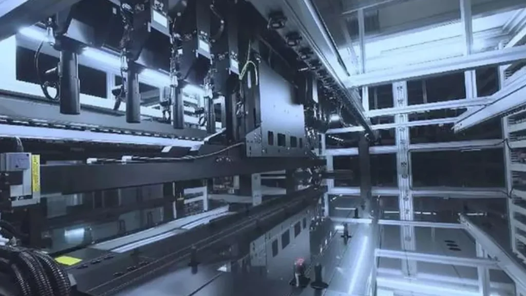 China Begins Mass Production at New AMOLED Display Plant