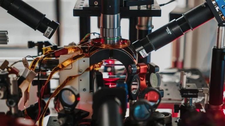 Lab 'Mini-Universe' Tracks Time With No Clock