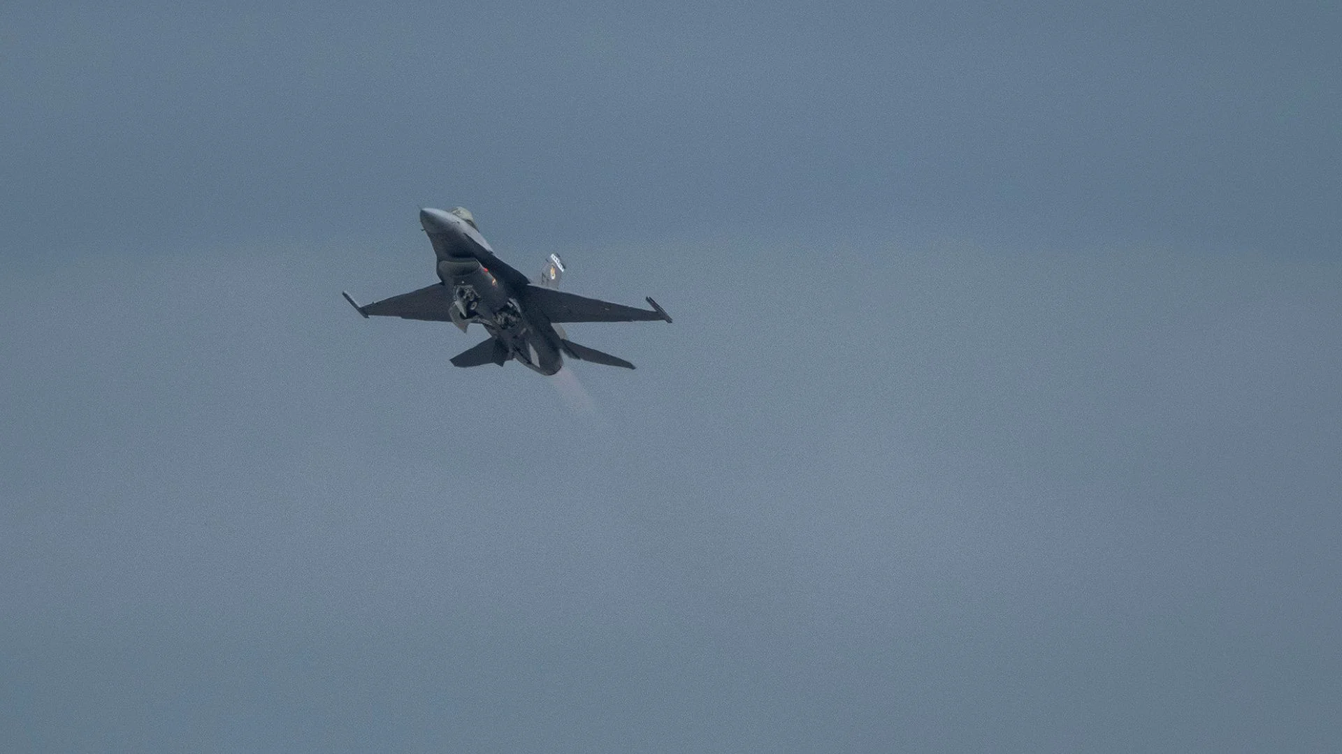 DARPA, Air Force Complete Milestone Flight With AI-Controlled F-16 Fighter Jet