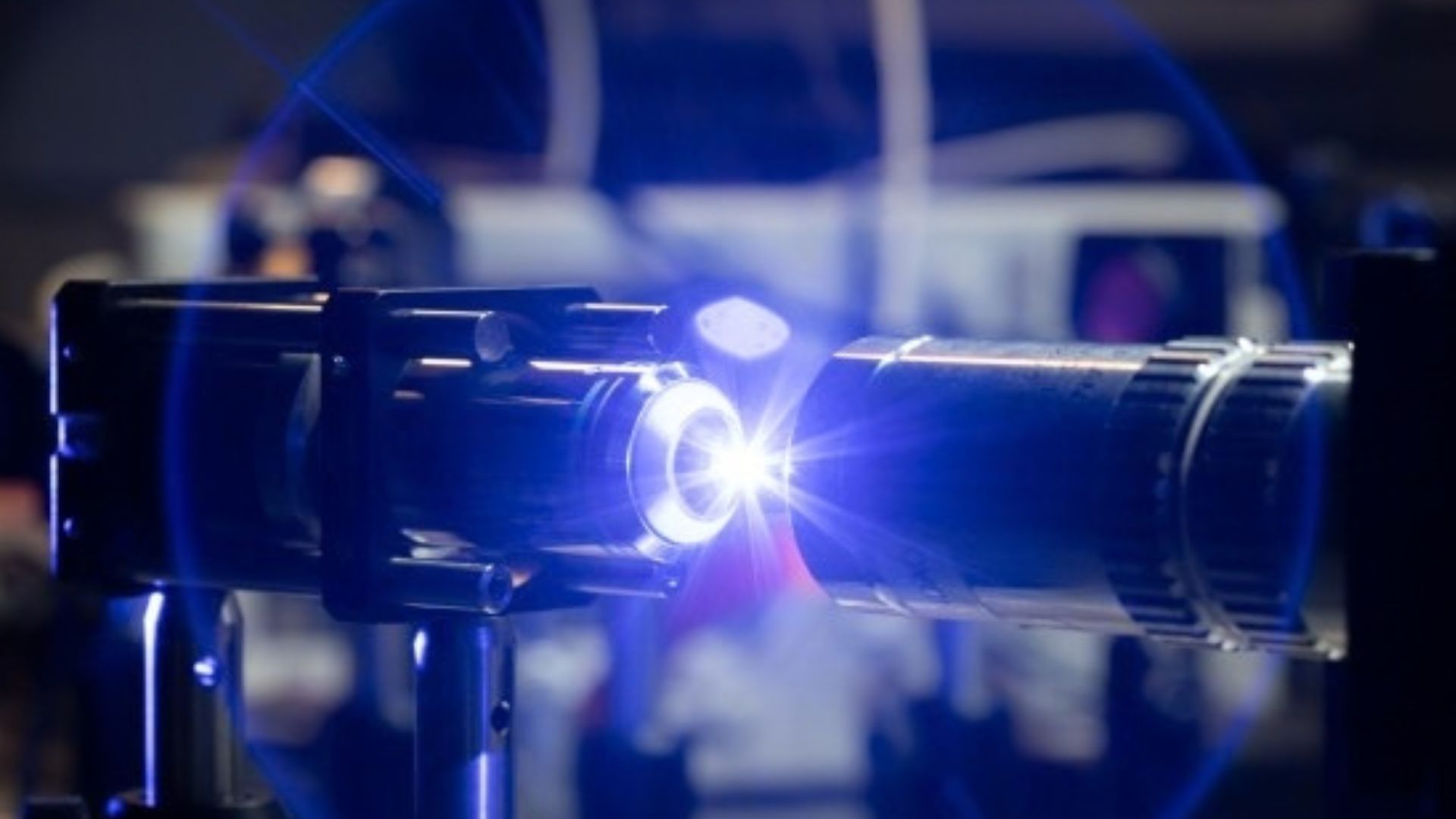 UC San Diego engineers use tightly shaped ultrafast light to switch magnetism