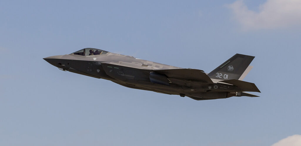 Italy pits an F-35B fighter jet