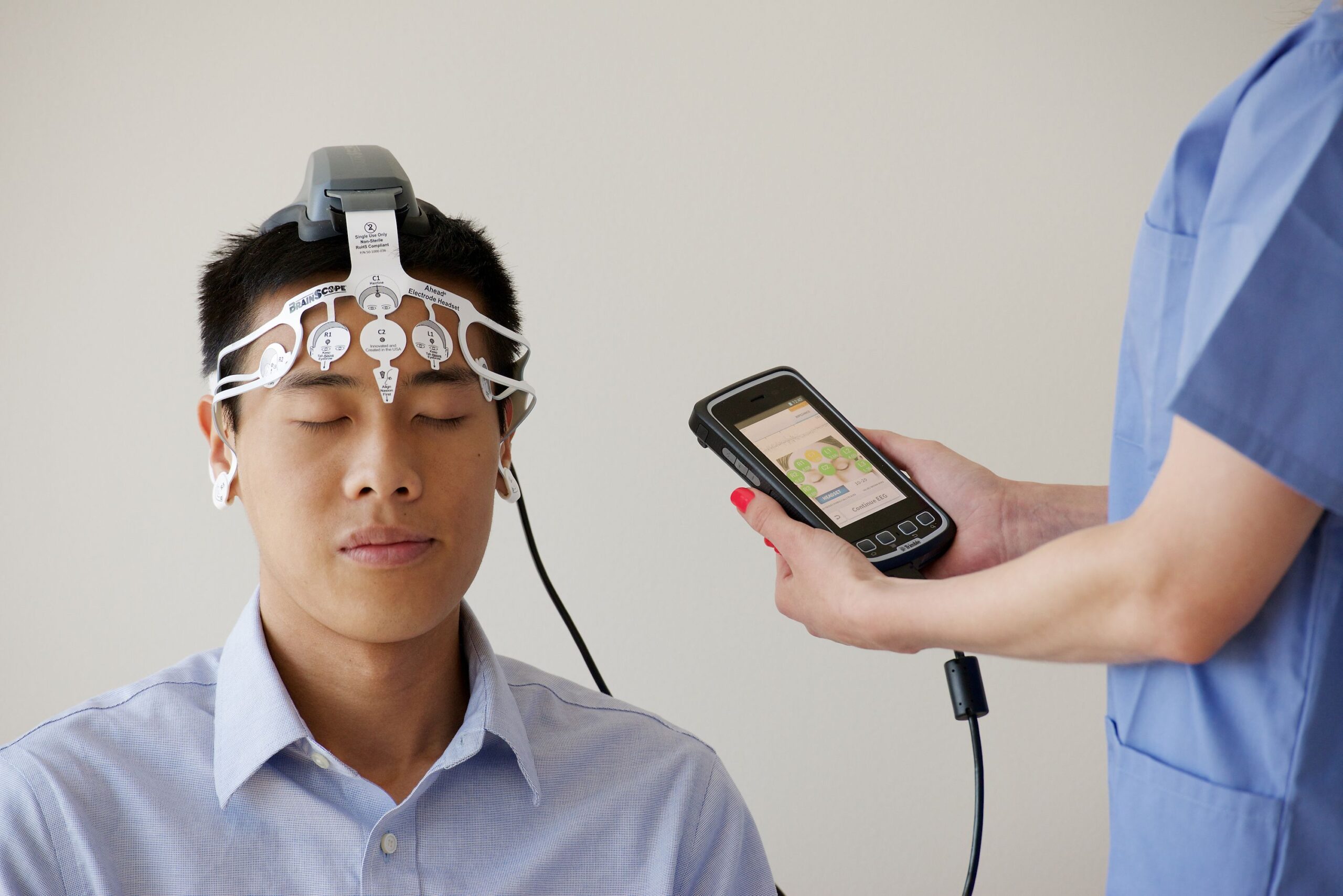 Wireless RAPIDO brain implant designed for remote drug delivery and light stimulation in rats.