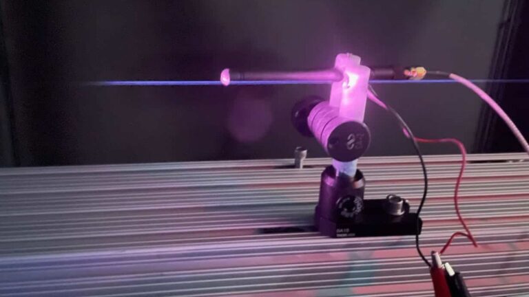 Researchers Build a ‘Lightsaber’ Antenna From Laser-Ionized Air to Send 30 MHz Signals